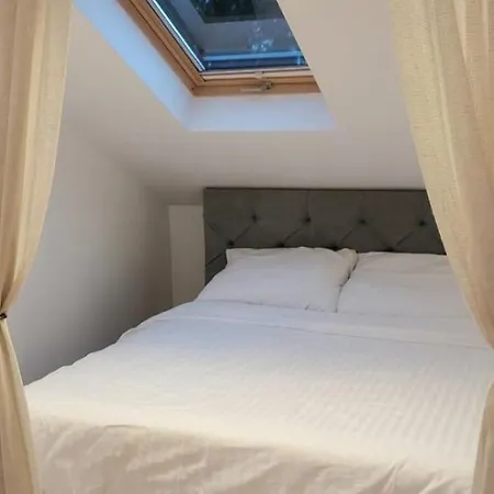 Cichy Zaulek 5 Апартаменты Румя