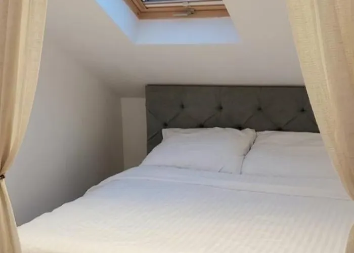 Cichy Zaulek 5 דירה רומיה